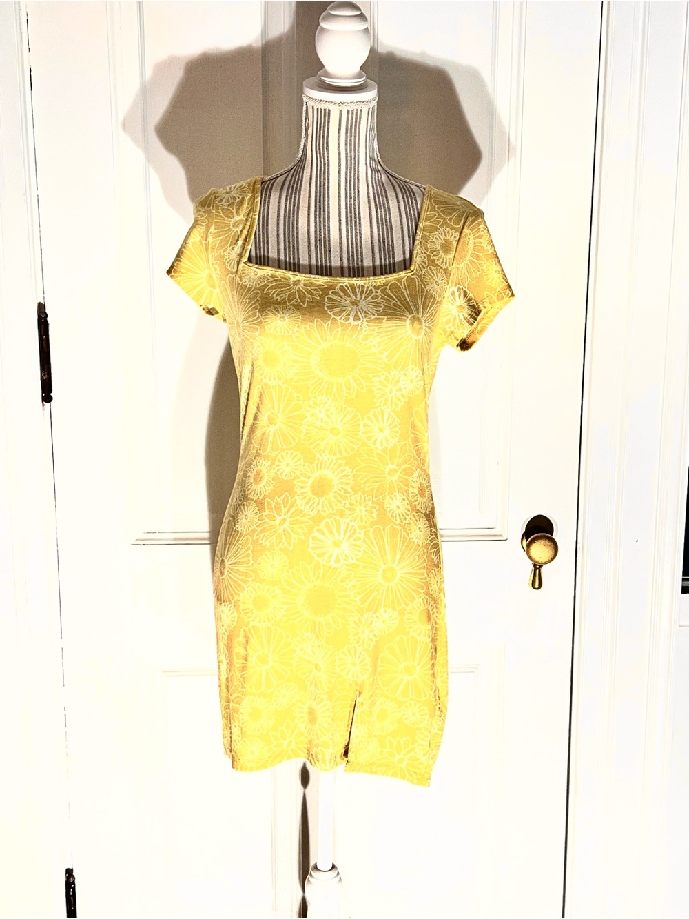 SO medium mustard yellow sunflower print stretchy dress women’s D543